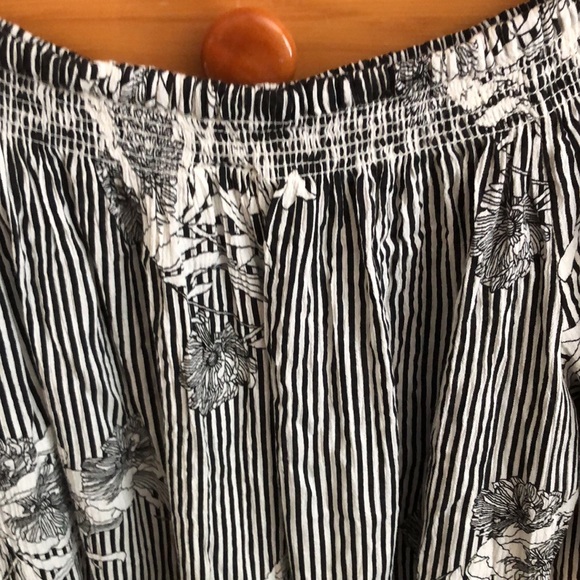 Kaffe off the shoulder top size medium - Picture 5 of 7